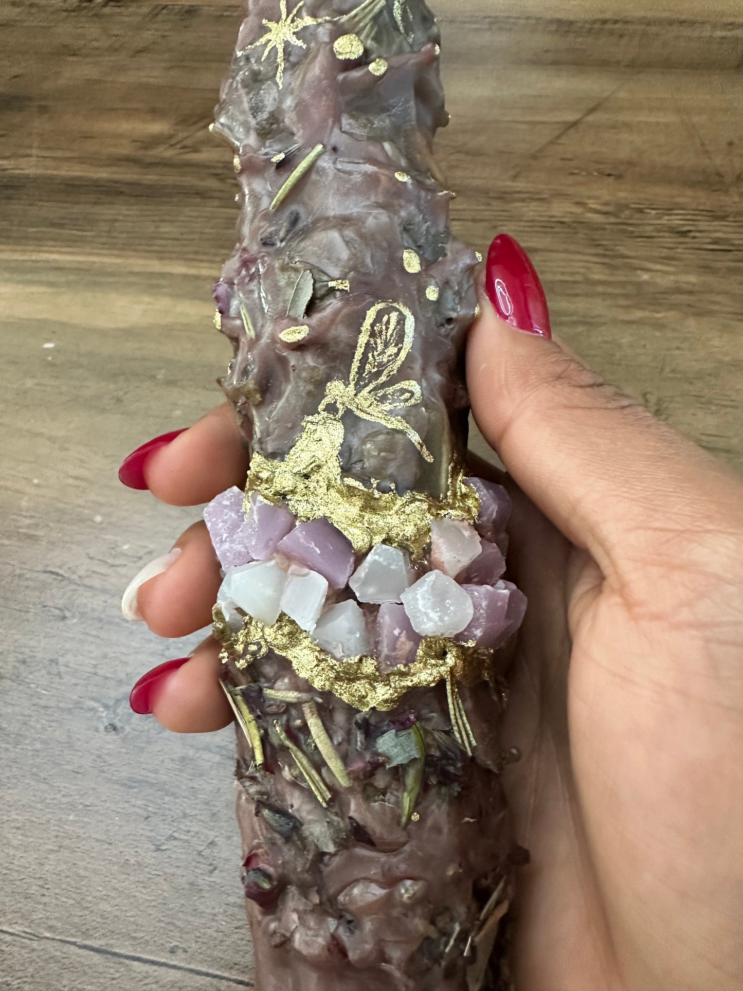 Vela artesanal intencionada con naturaleza muerta